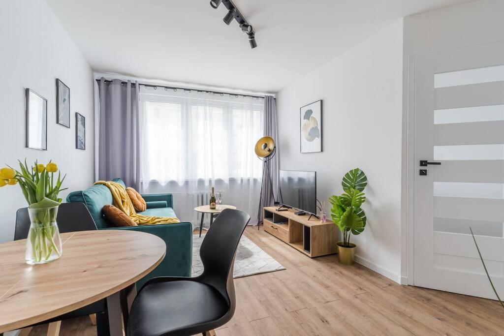 Uroczy Apartament 2 Pokoje - 10 Min Do Morza! Гданск Екстериор снимка