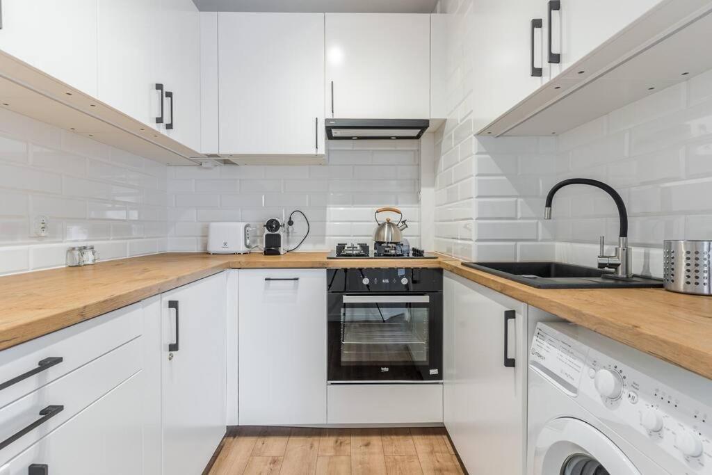 Uroczy Apartament 2 Pokoje - 10 Min Do Morza! Гданск Екстериор снимка